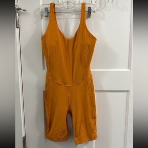 LL🍋 Align Onesie 8"
Autumn Orange Size 4